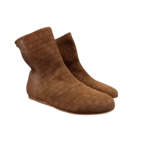 Emu Australia Shoes Womens 10 Booties Leather Pull On Classic Brown Perforated - Picture 1 of 15